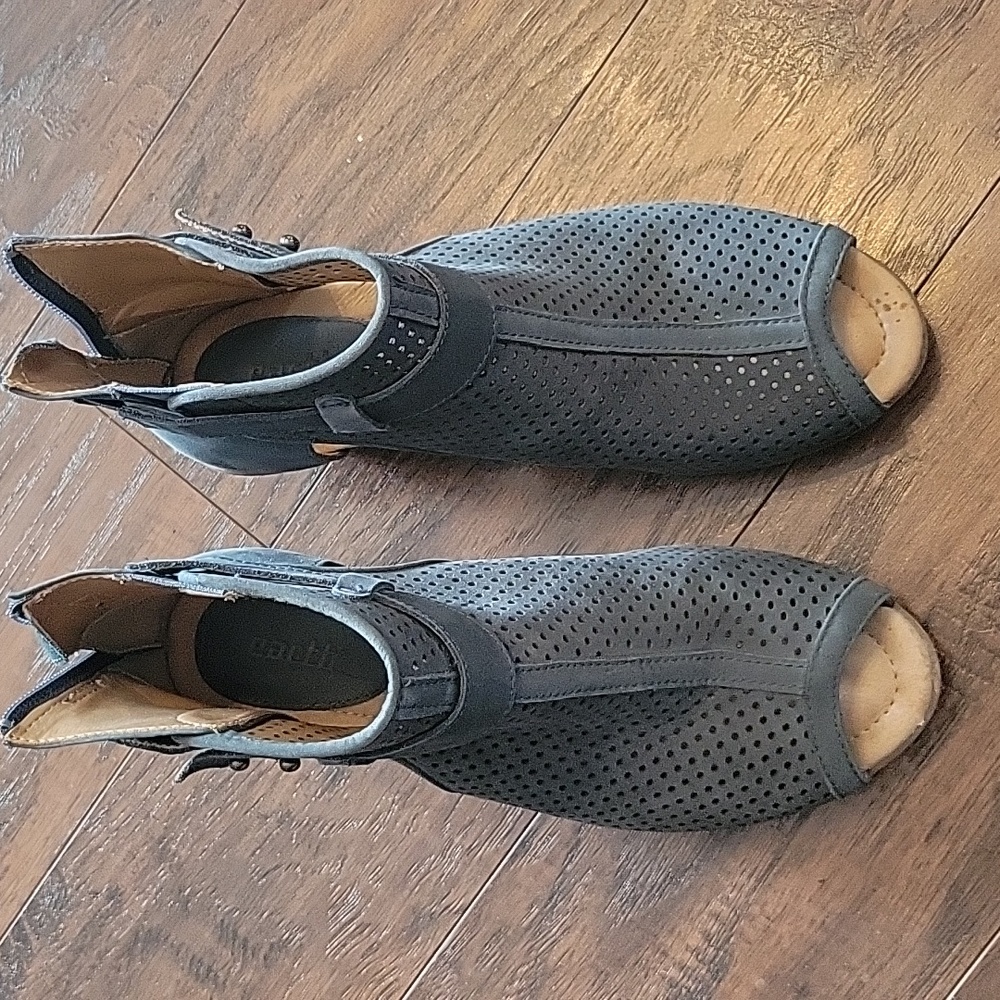 EARTH Intrepid Nubuck Bootie Moroccan Blue Peep Toe Block Heel Womens 7